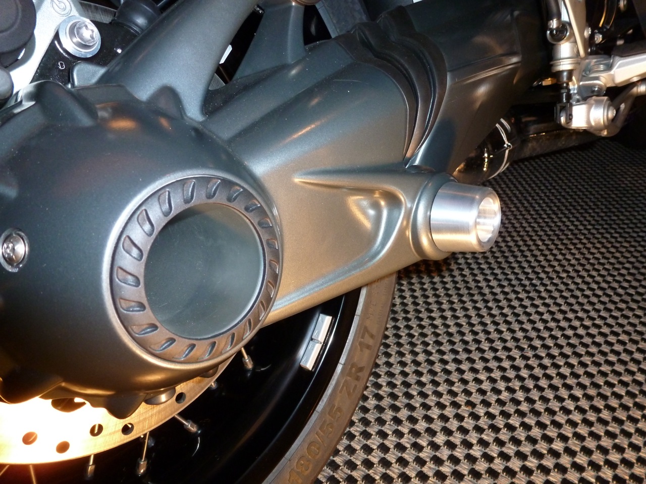 Kaufe Motorrad Rad Universal Schutz Pad Rahmen Slider Anti-Fall Crash Pad  für BMW T RnineT K1300 1200 RS GT